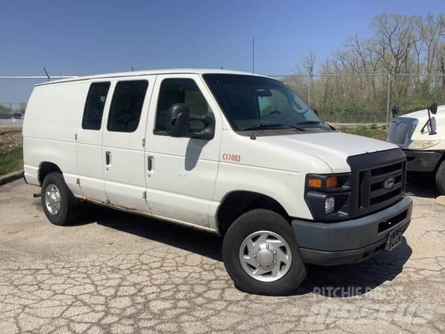 Ford E250 Pakettiautot