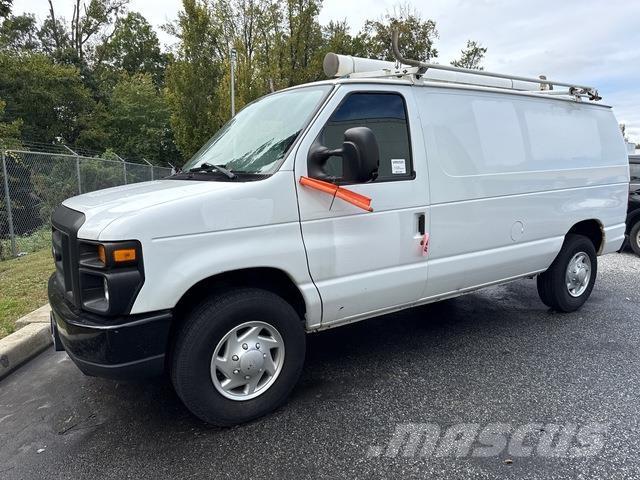 Ford E250 Pakettiautot