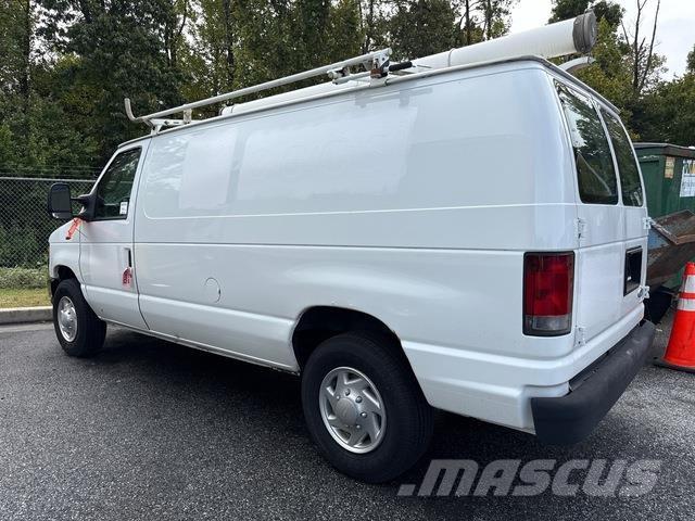 Ford E250 Pakettiautot