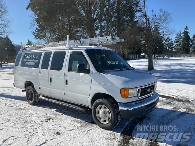Ford E350 Pakettiautot