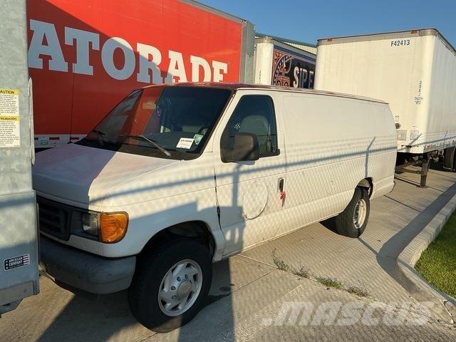 Ford E350 Umpikorikuorma-autot