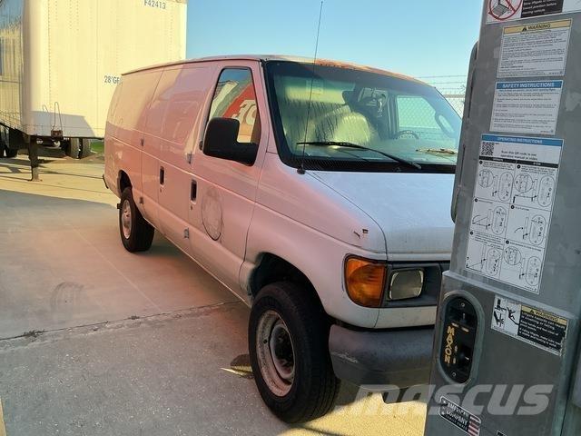 Ford E350 Umpikorikuorma-autot