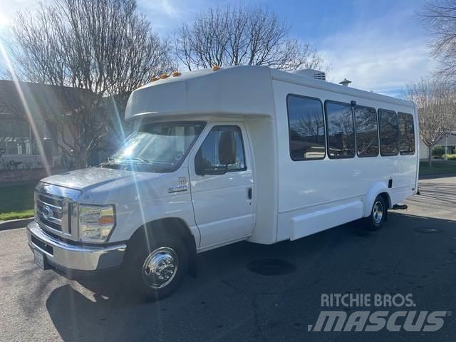 Ford E450 Pakettiautot