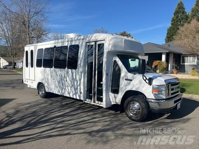Ford E450 Pakettiautot