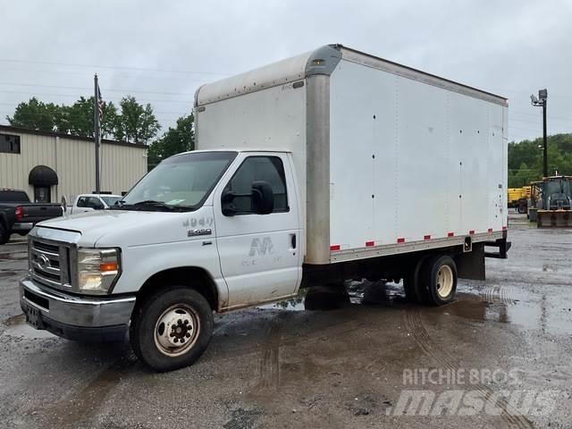 Ford E450 Pakettiautot