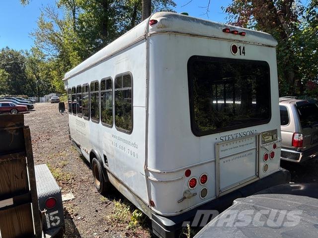 Ford E450 Henkilöautot