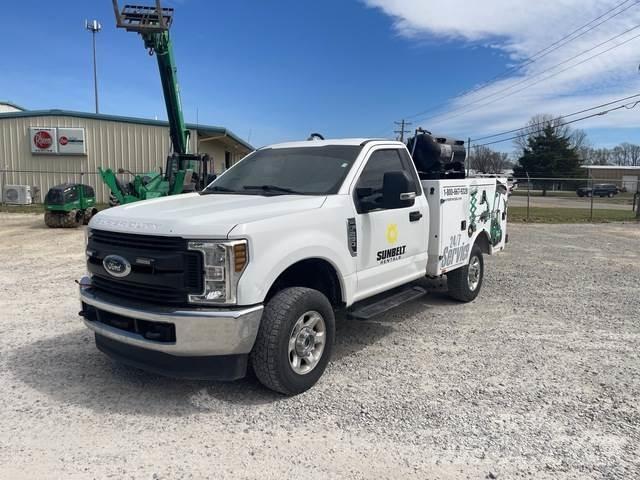 Ford F-250 Tienhoitoautot