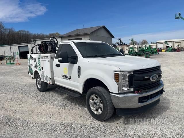 Ford F-250 Tienhoitoautot