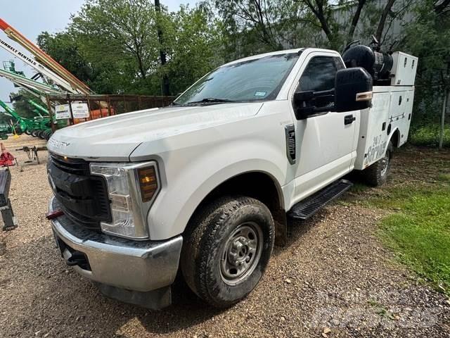 Ford F-250 Tienhoitoautot