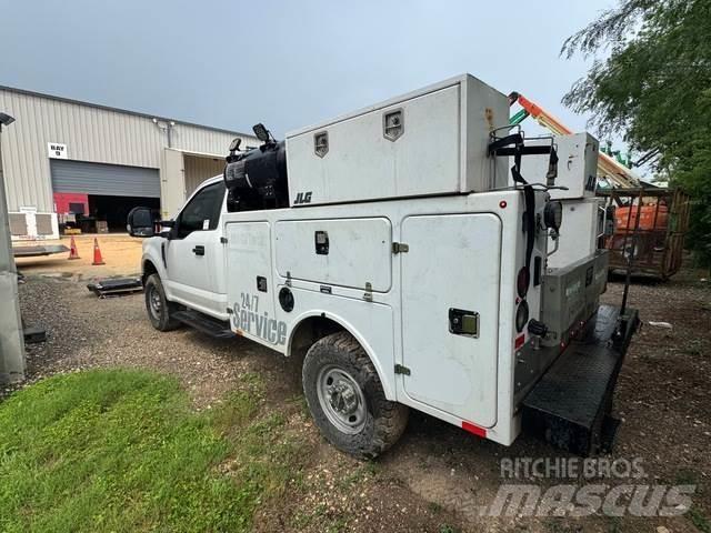 Ford F-250 Tienhoitoautot