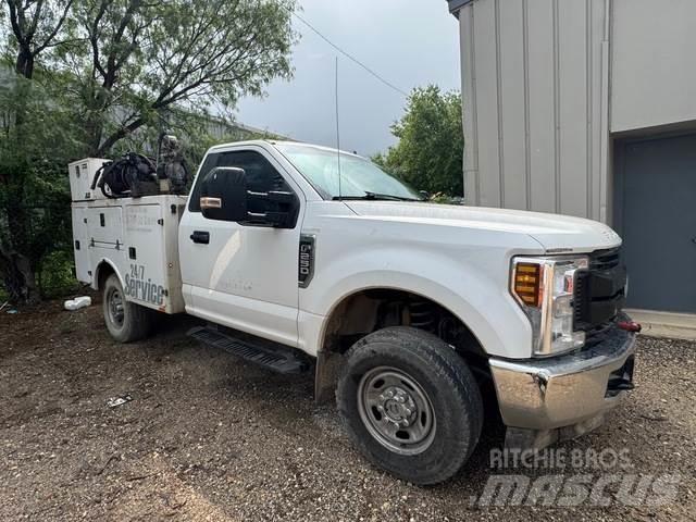 Ford F-250 Tienhoitoautot