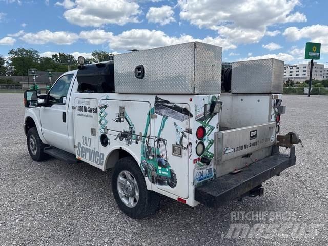 Ford F-250 Tienhoitoautot