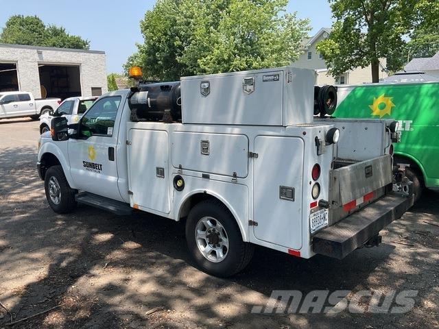 Ford F-250 Tienhoitoautot