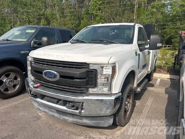 Ford F-250 Tienhoitoautot
