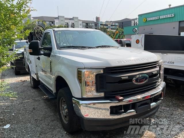 Ford F-250 Tienhoitoautot