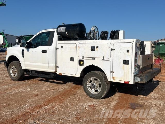 Ford F-250 Tienhoitoautot