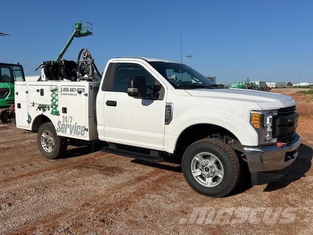 Ford F-250 Tienhoitoautot