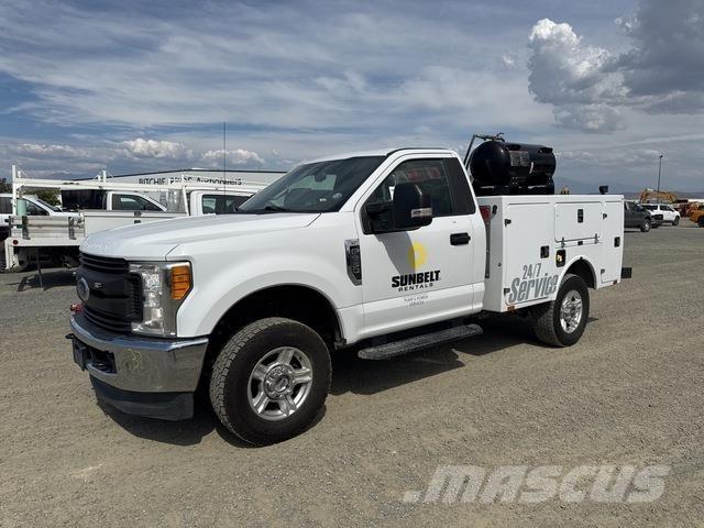 Ford F-250 Tienhoitoautot