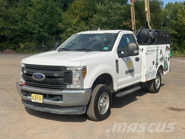 Ford F-250 Tienhoitoautot