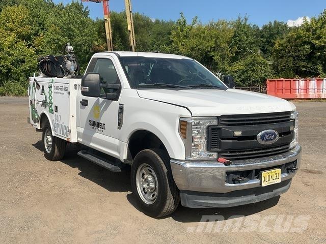 Ford F-250 Tienhoitoautot