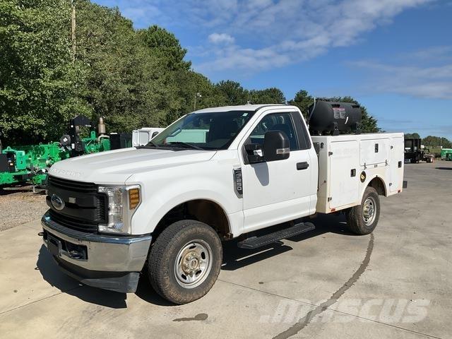 Ford F-250 Tienhoitoautot
