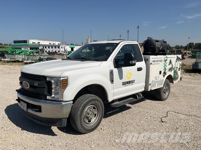 Ford F-250 Tienhoitoautot