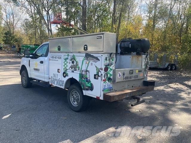 Ford F-250 Tienhoitoautot