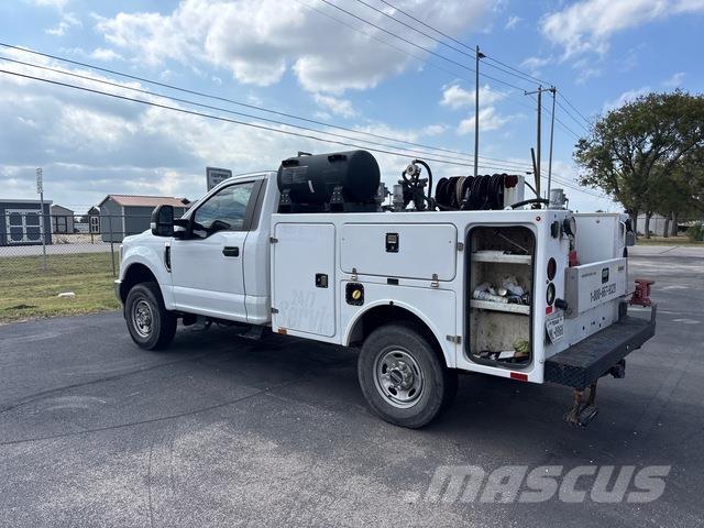 Ford F-250 Tienhoitoautot