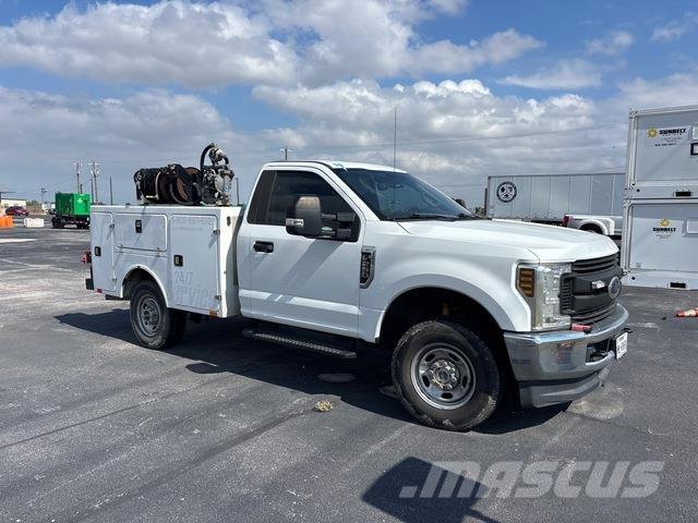 Ford F-250 Tienhoitoautot