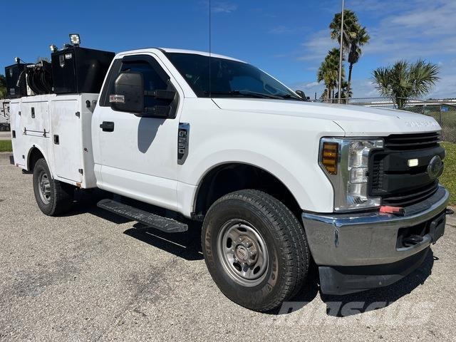 Ford F-250 Tienhoitoautot