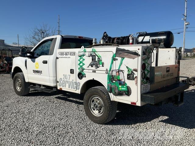 Ford F-250 Tienhoitoautot