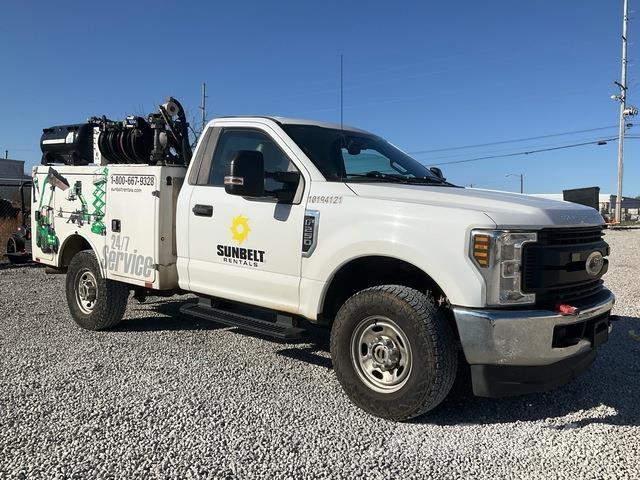 Ford F-250 Tienhoitoautot