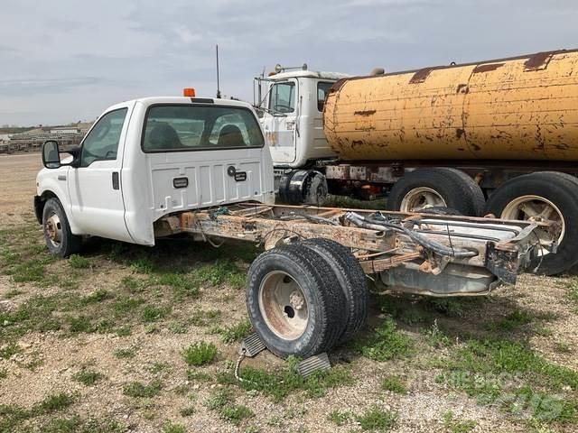 Ford F-350 Ohjaamot ja sisustat