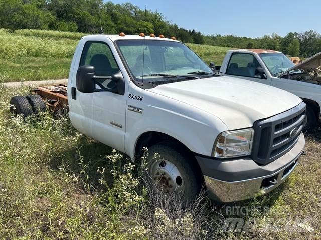 Ford F-350 Ohjaamot ja sisustat