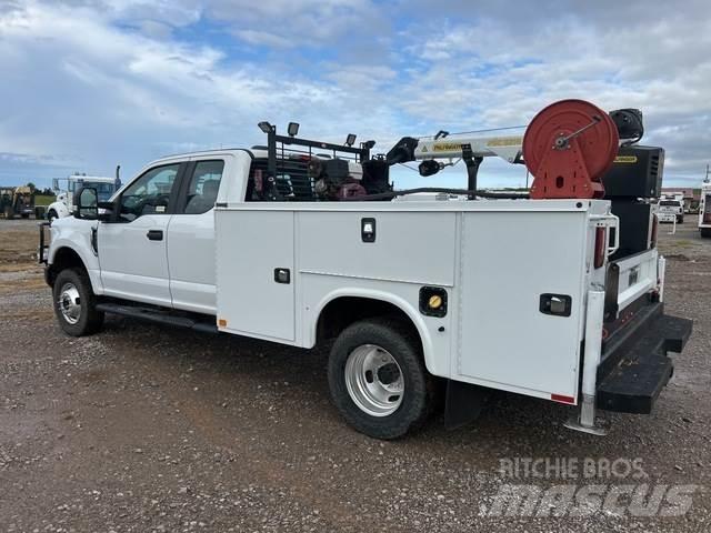 Ford F-350 Tienhoitoautot