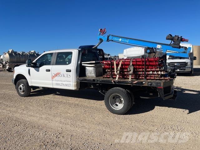 Ford F-350 Kuorma-auto porauskalustolla