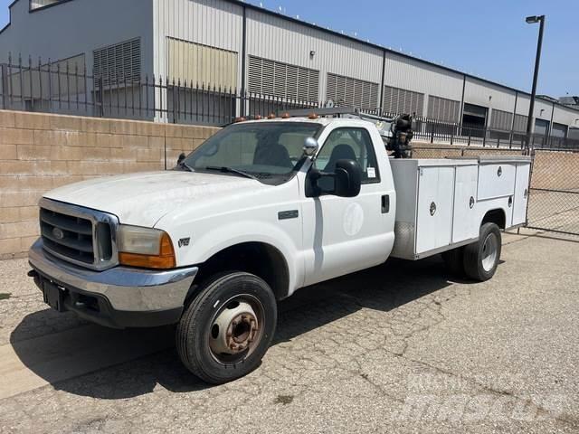 Ford F-450 Tienhoitoautot