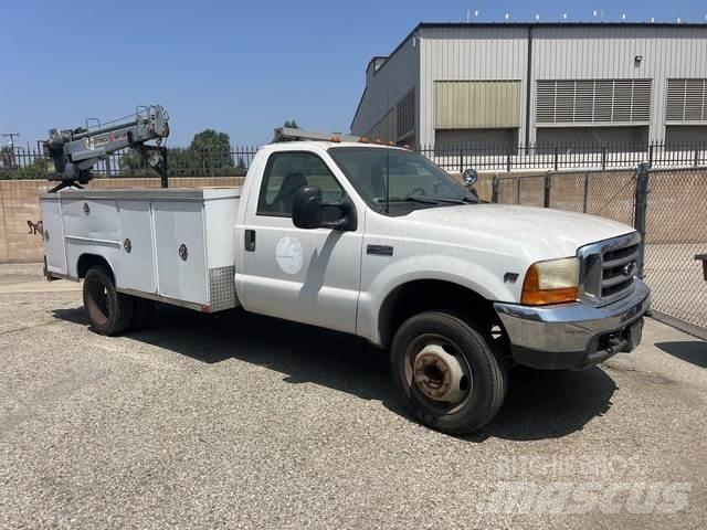 Ford F-450 Tienhoitoautot