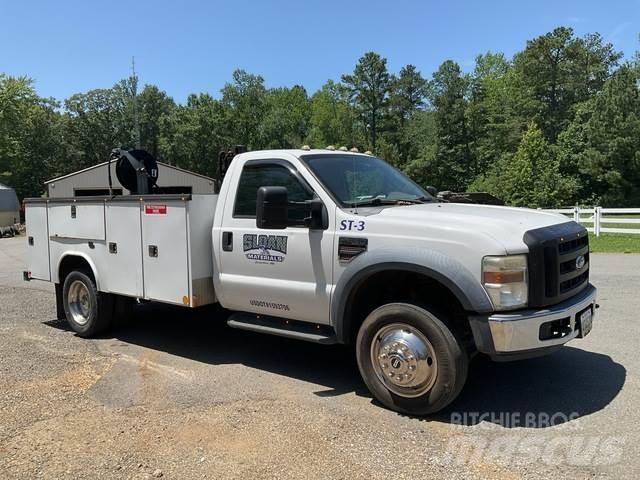 Ford F-450 Tienhoitoautot