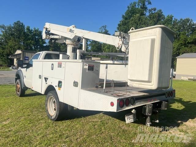 Ford F-450 Nostolava-autot