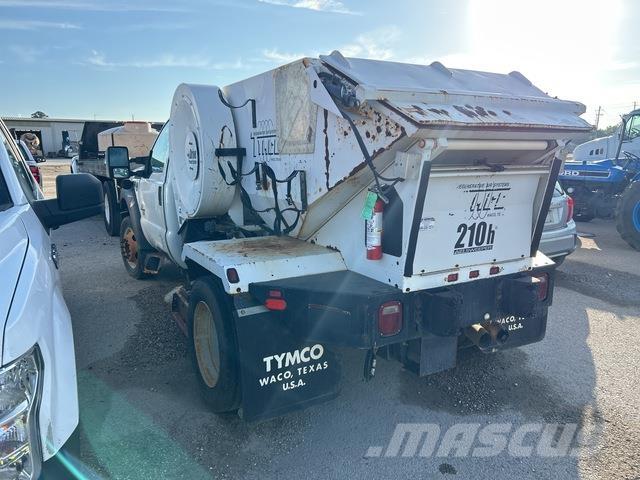 Ford F-450 Lakaisuautot
