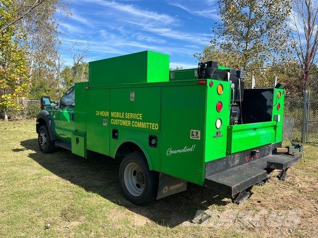 Ford F-450 Tienhoitoautot