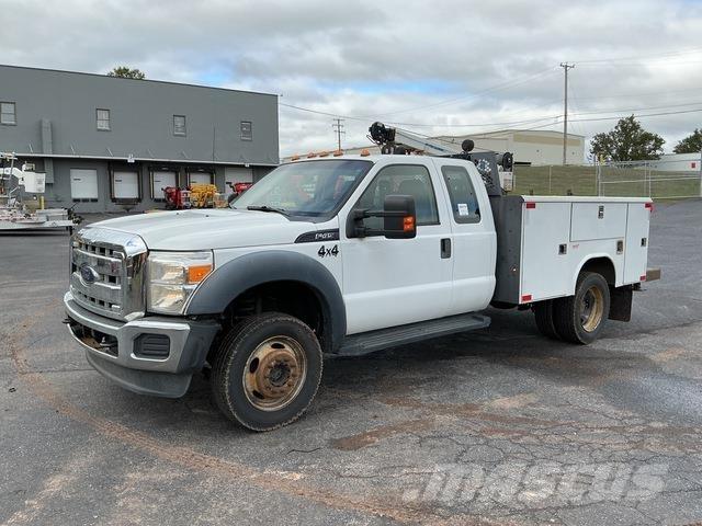 Ford F-450 Tienhoitoautot