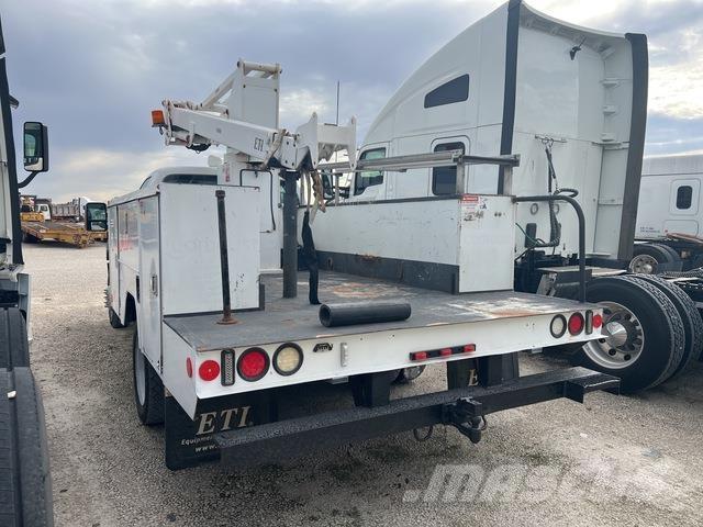 Ford F-450 Nostolava-autot