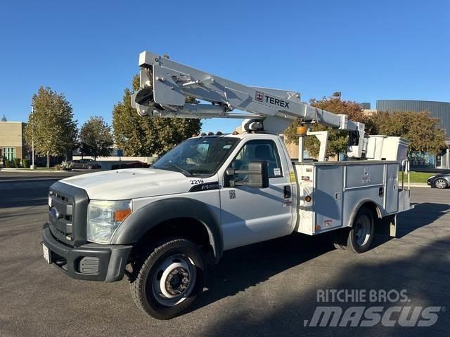 Ford F-550 Nostolava-autot
