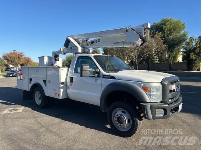 Ford F-550 Nostolava-autot