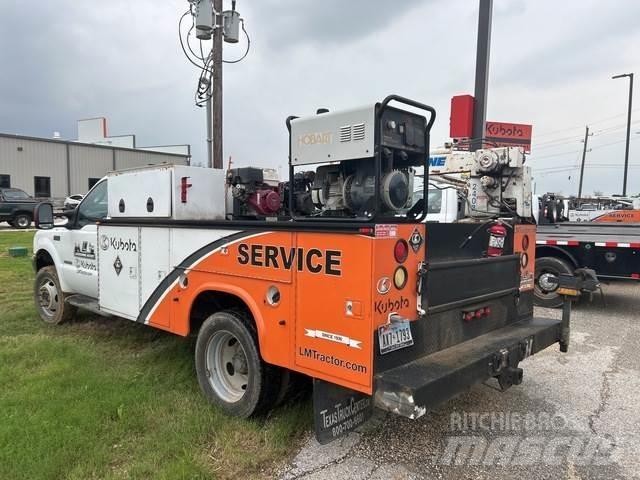 Ford F-550 Tienhoitoautot