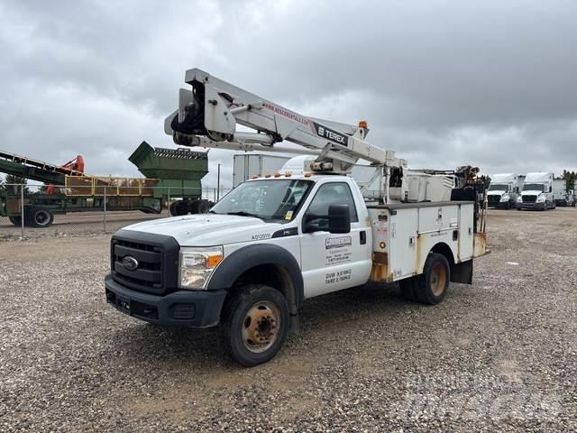 Ford F-550 Nostolava-autot
