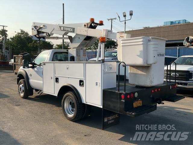 Ford F-550 Nostolava-autot