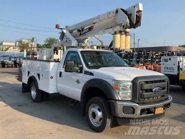 Ford F-550 Nostolava-autot